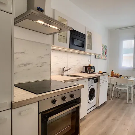 Nestor&jeeves - Beethoven - - Residential Area דירה *