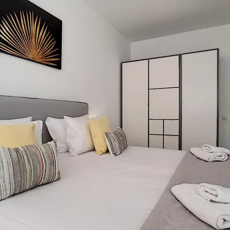 Nestor&jeeves - Beethoven - - Residential Area Nizza